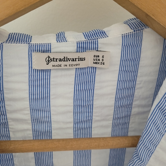 Stradivarius | oversized short sleeve button up blouse with ruffle collar - Picture 3 of 8